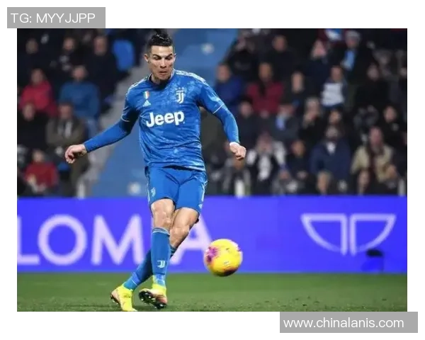 球星卡挂件足球C罗是否适合使用与收藏价值分析