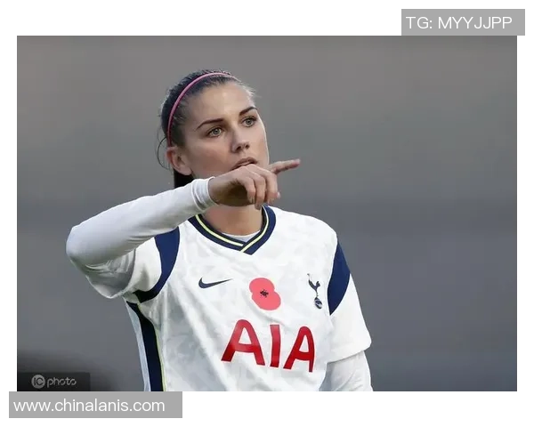 美国女足球星摩根精彩瞬间展现自信与实力 打破赛场界限成就传奇