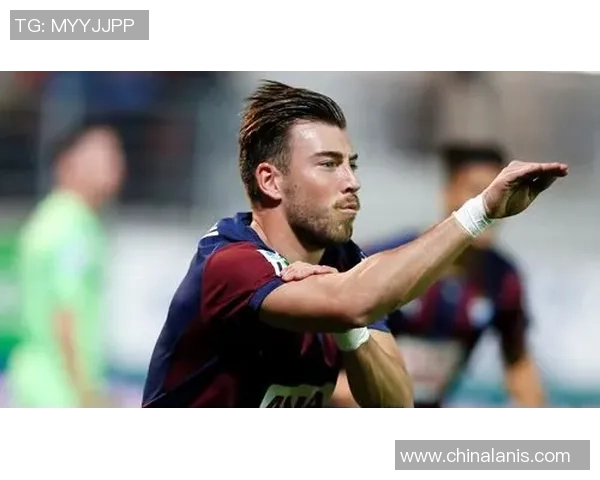 足球球星挂件装饰车内彰显个性与运动魅力提升驾驶氛围